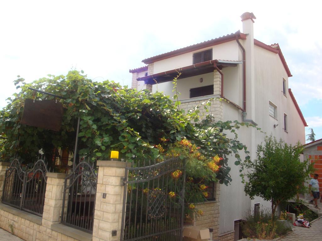 Apartments Sasha Pula Bilik gambar